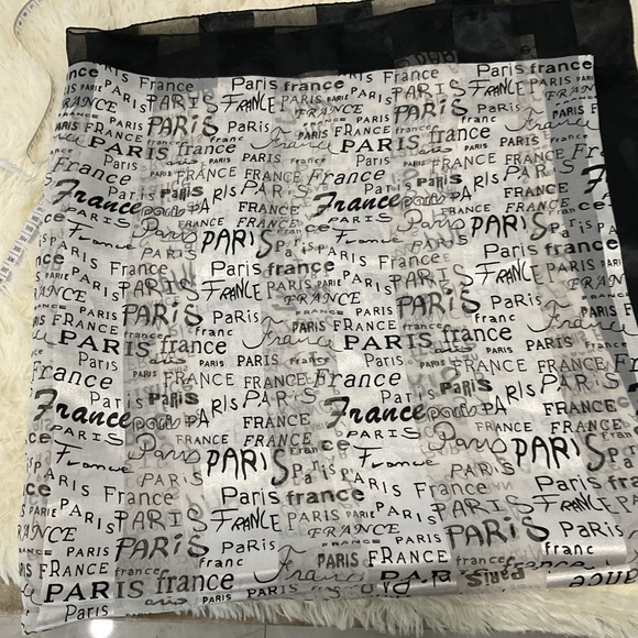Elegant Black and White Script Scarf - Picture 4 of 5